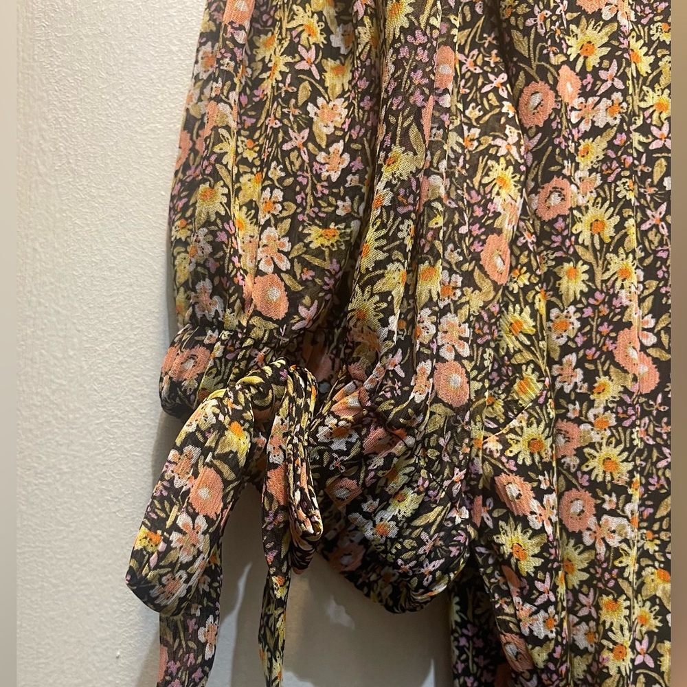 Lauren Conrad size Large wrap dress - Picture 4 of 6